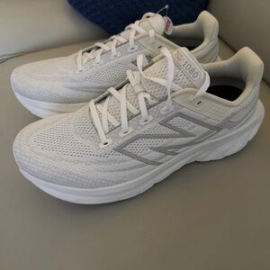 NWT Men’s New Balance Sneakers